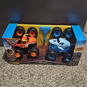 Monster Jam Mechanix Build & Rebuild Trucks